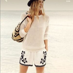EUC Jcrew 
Crewneck beach sweater

Item: L5934

Color: FLAX

Size: S